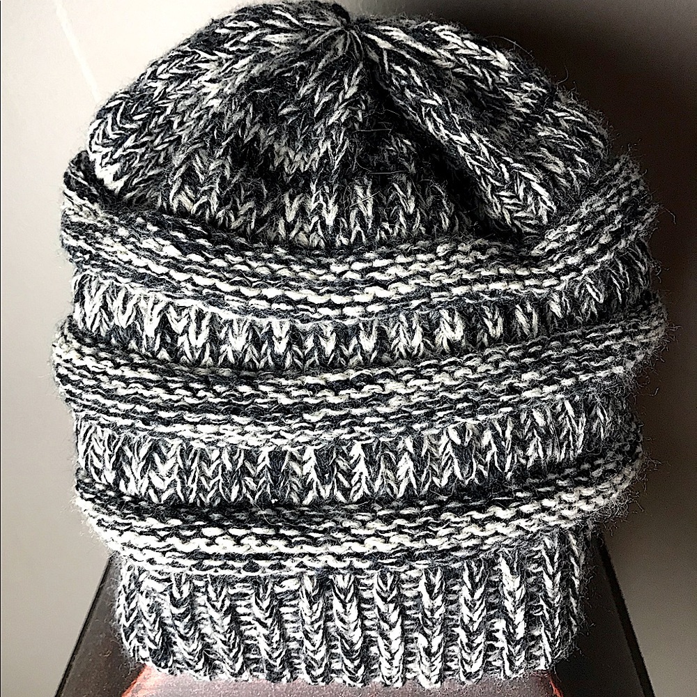 Women’s thick knitted beanie
